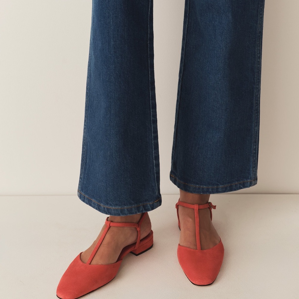 Doen Christina T-Strap Flat — Fuego Suede